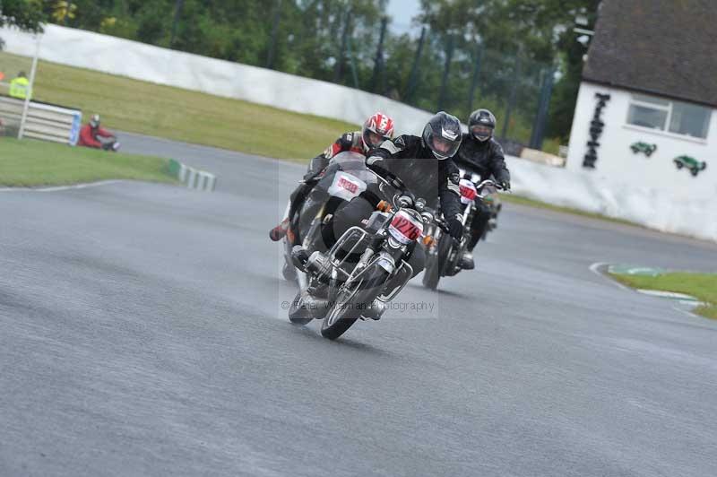 Mallory park Leicestershire;Mallory park photographs;Motorcycle action photographs;classic bikes;event digital images;eventdigitalimages;mallory park;no limits trackday;peter wileman photography;vintage bikes;vintage motorcycles;vmcc festival 1000 bikes