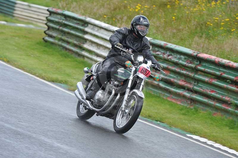 Mallory park Leicestershire;Mallory park photographs;Motorcycle action photographs;classic bikes;event digital images;eventdigitalimages;mallory park;no limits trackday;peter wileman photography;vintage bikes;vintage motorcycles;vmcc festival 1000 bikes