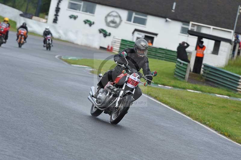 Mallory park Leicestershire;Mallory park photographs;Motorcycle action photographs;classic bikes;event digital images;eventdigitalimages;mallory park;no limits trackday;peter wileman photography;vintage bikes;vintage motorcycles;vmcc festival 1000 bikes