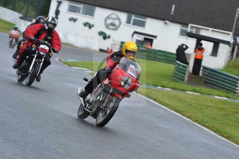 Mallory park Leicestershire;Mallory park photographs;Motorcycle action photographs;classic bikes;event digital images;eventdigitalimages;mallory park;no limits trackday;peter wileman photography;vintage bikes;vintage motorcycles;vmcc festival 1000 bikes