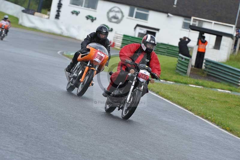 Mallory park Leicestershire;Mallory park photographs;Motorcycle action photographs;classic bikes;event digital images;eventdigitalimages;mallory park;no limits trackday;peter wileman photography;vintage bikes;vintage motorcycles;vmcc festival 1000 bikes