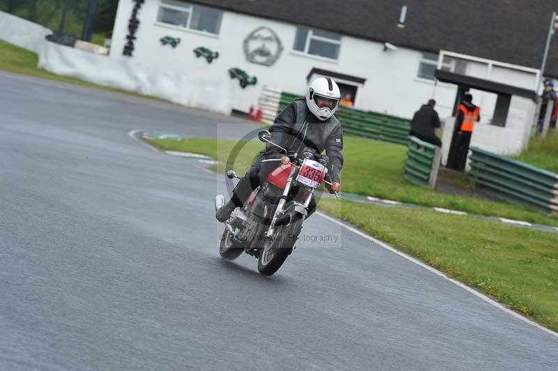 Mallory park Leicestershire;Mallory park photographs;Motorcycle action photographs;classic bikes;event digital images;eventdigitalimages;mallory park;no limits trackday;peter wileman photography;vintage bikes;vintage motorcycles;vmcc festival 1000 bikes