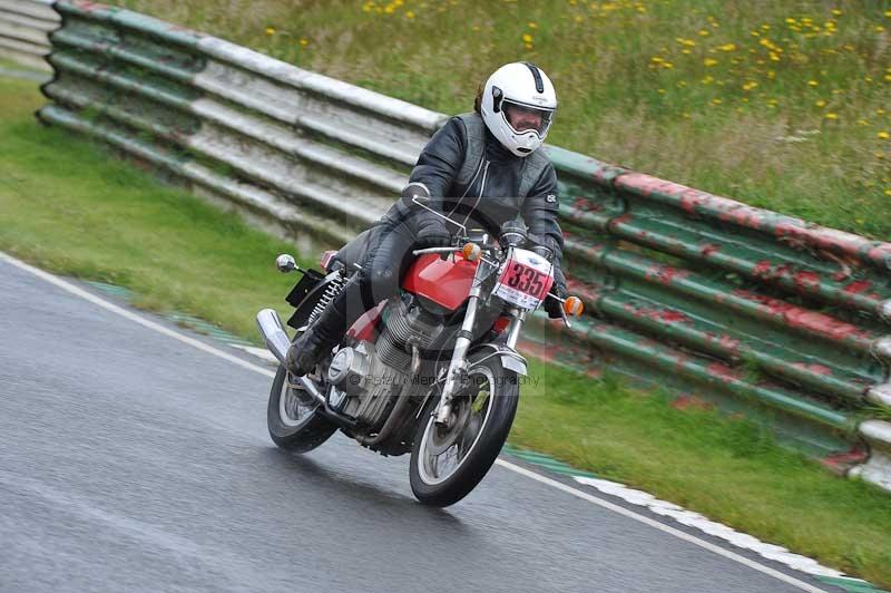 Mallory park Leicestershire;Mallory park photographs;Motorcycle action photographs;classic bikes;event digital images;eventdigitalimages;mallory park;no limits trackday;peter wileman photography;vintage bikes;vintage motorcycles;vmcc festival 1000 bikes