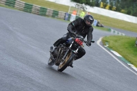 Mallory-park-Leicestershire;Mallory-park-photographs;Motorcycle-action-photographs;classic-bikes;event-digital-images;eventdigitalimages;mallory-park;no-limits-trackday;peter-wileman-photography;vintage-bikes;vintage-motorcycles;vmcc-festival-1000-bikes