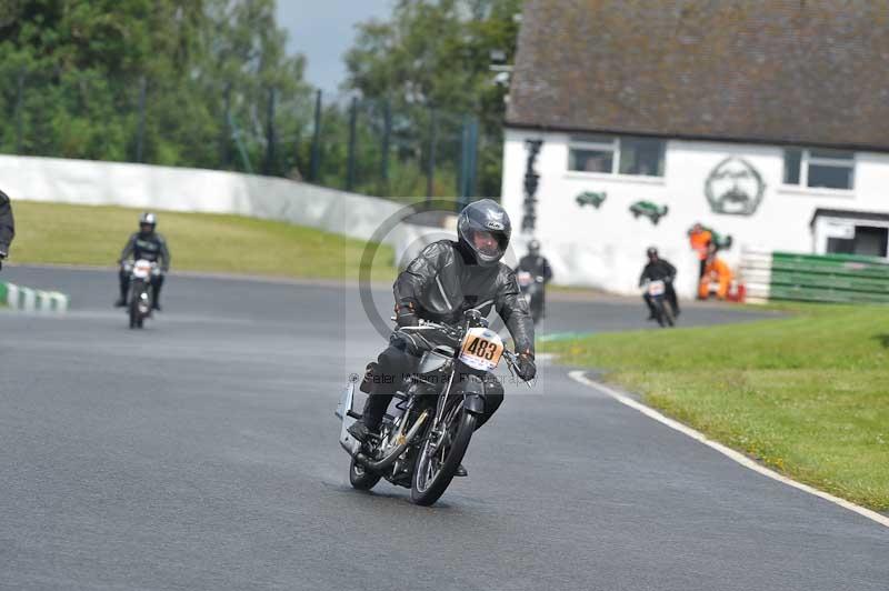 Mallory park Leicestershire;Mallory park photographs;Motorcycle action photographs;classic bikes;event digital images;eventdigitalimages;mallory park;no limits trackday;peter wileman photography;vintage bikes;vintage motorcycles;vmcc festival 1000 bikes