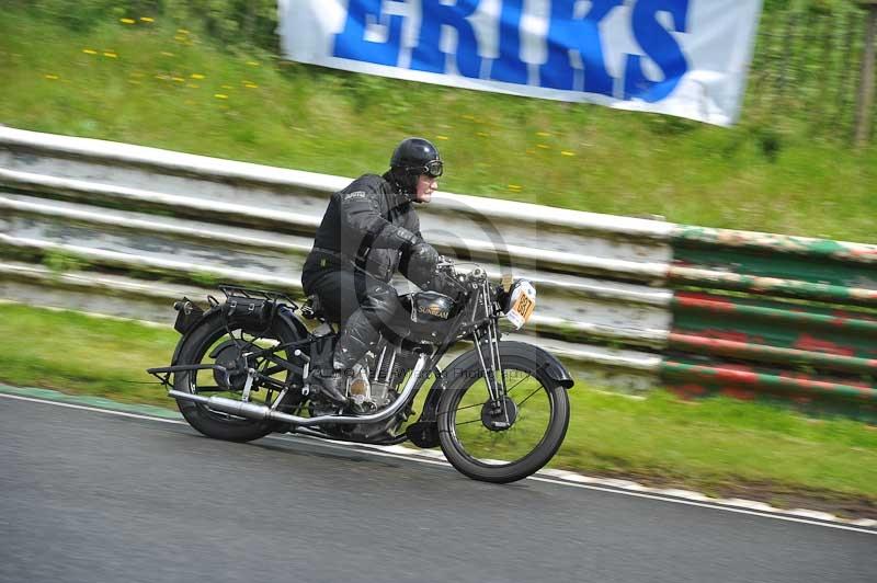 Mallory park Leicestershire;Mallory park photographs;Motorcycle action photographs;classic bikes;event digital images;eventdigitalimages;mallory park;no limits trackday;peter wileman photography;vintage bikes;vintage motorcycles;vmcc festival 1000 bikes