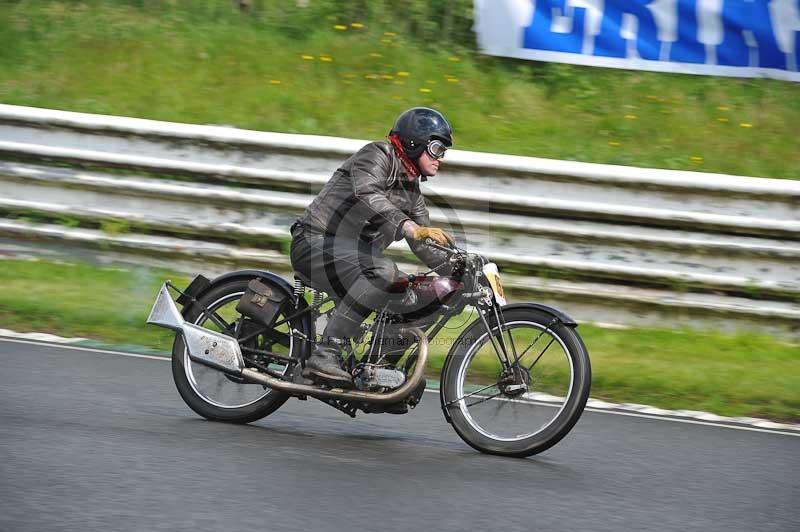 Mallory park Leicestershire;Mallory park photographs;Motorcycle action photographs;classic bikes;event digital images;eventdigitalimages;mallory park;no limits trackday;peter wileman photography;vintage bikes;vintage motorcycles;vmcc festival 1000 bikes