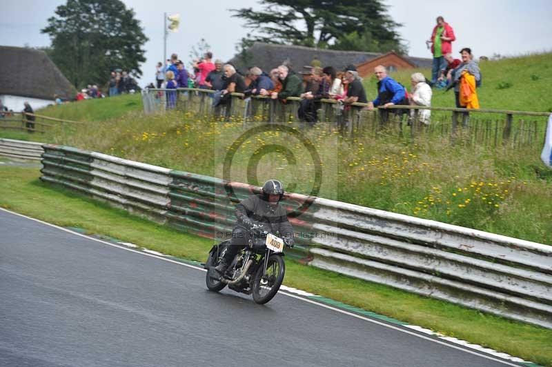 Mallory park Leicestershire;Mallory park photographs;Motorcycle action photographs;classic bikes;event digital images;eventdigitalimages;mallory park;no limits trackday;peter wileman photography;vintage bikes;vintage motorcycles;vmcc festival 1000 bikes