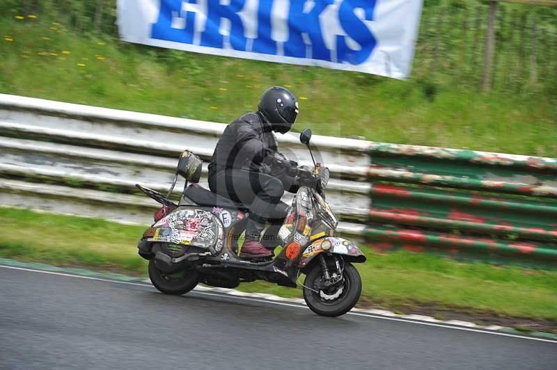 Mallory park Leicestershire;Mallory park photographs;Motorcycle action photographs;classic bikes;event digital images;eventdigitalimages;mallory park;no limits trackday;peter wileman photography;vintage bikes;vintage motorcycles;vmcc festival 1000 bikes