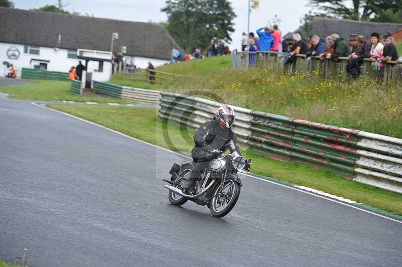 Mallory park Leicestershire;Mallory park photographs;Motorcycle action photographs;classic bikes;event digital images;eventdigitalimages;mallory park;no limits trackday;peter wileman photography;vintage bikes;vintage motorcycles;vmcc festival 1000 bikes