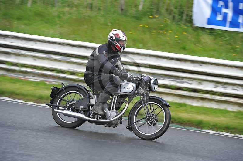 Mallory park Leicestershire;Mallory park photographs;Motorcycle action photographs;classic bikes;event digital images;eventdigitalimages;mallory park;no limits trackday;peter wileman photography;vintage bikes;vintage motorcycles;vmcc festival 1000 bikes