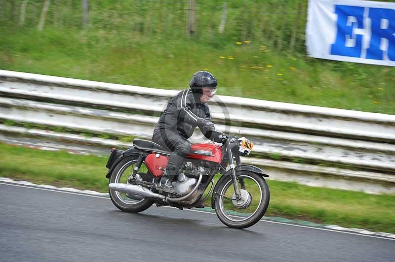 Mallory park Leicestershire;Mallory park photographs;Motorcycle action photographs;classic bikes;event digital images;eventdigitalimages;mallory park;no limits trackday;peter wileman photography;vintage bikes;vintage motorcycles;vmcc festival 1000 bikes