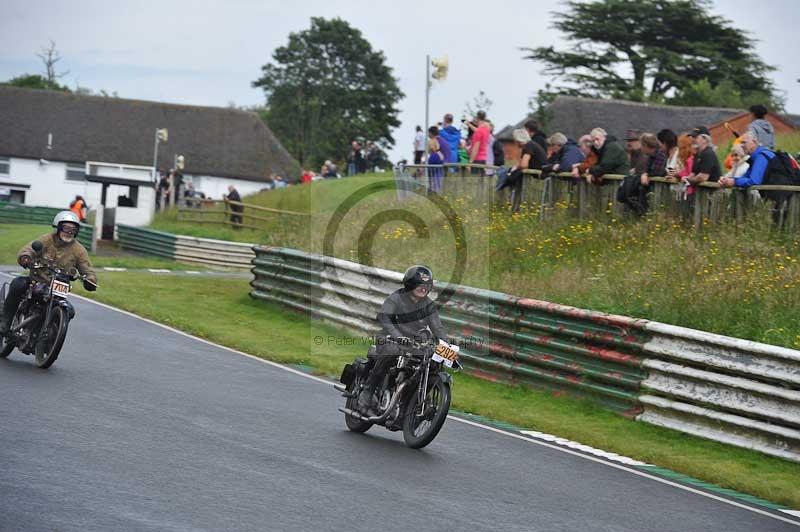 Mallory park Leicestershire;Mallory park photographs;Motorcycle action photographs;classic bikes;event digital images;eventdigitalimages;mallory park;no limits trackday;peter wileman photography;vintage bikes;vintage motorcycles;vmcc festival 1000 bikes