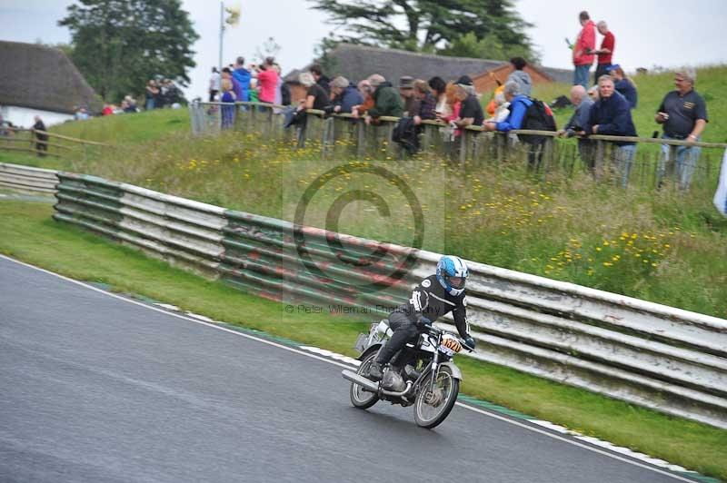 Mallory park Leicestershire;Mallory park photographs;Motorcycle action photographs;classic bikes;event digital images;eventdigitalimages;mallory park;no limits trackday;peter wileman photography;vintage bikes;vintage motorcycles;vmcc festival 1000 bikes