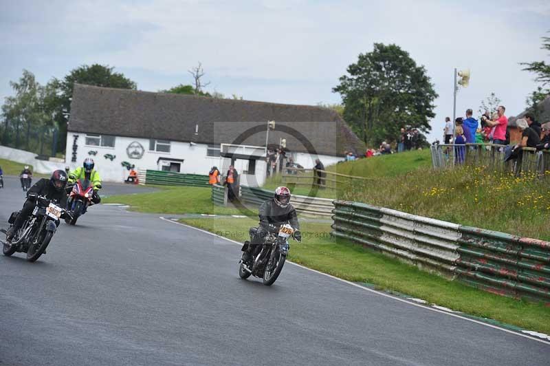 Mallory park Leicestershire;Mallory park photographs;Motorcycle action photographs;classic bikes;event digital images;eventdigitalimages;mallory park;no limits trackday;peter wileman photography;vintage bikes;vintage motorcycles;vmcc festival 1000 bikes