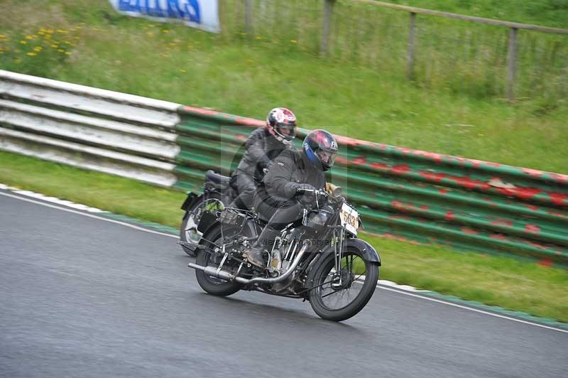 Mallory park Leicestershire;Mallory park photographs;Motorcycle action photographs;classic bikes;event digital images;eventdigitalimages;mallory park;no limits trackday;peter wileman photography;vintage bikes;vintage motorcycles;vmcc festival 1000 bikes