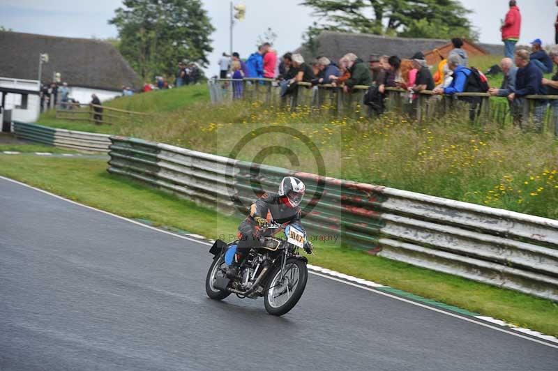 Mallory park Leicestershire;Mallory park photographs;Motorcycle action photographs;classic bikes;event digital images;eventdigitalimages;mallory park;no limits trackday;peter wileman photography;vintage bikes;vintage motorcycles;vmcc festival 1000 bikes