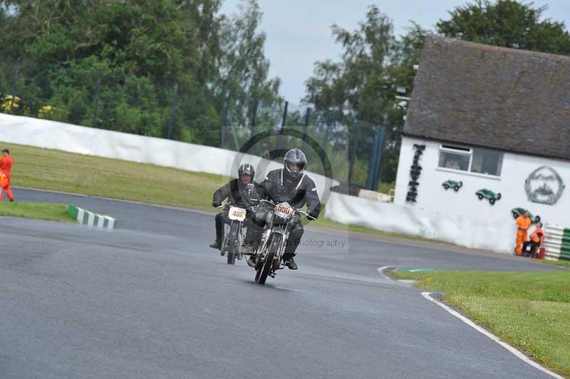 Mallory park Leicestershire;Mallory park photographs;Motorcycle action photographs;classic bikes;event digital images;eventdigitalimages;mallory park;no limits trackday;peter wileman photography;vintage bikes;vintage motorcycles;vmcc festival 1000 bikes