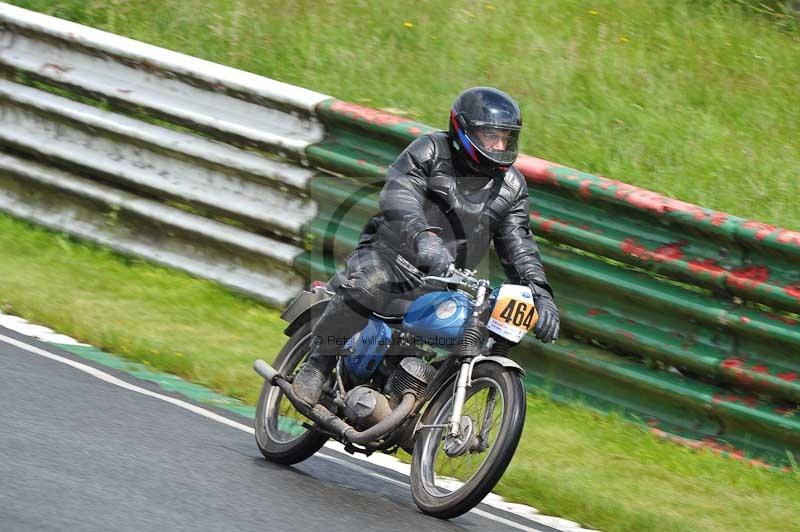 Mallory park Leicestershire;Mallory park photographs;Motorcycle action photographs;classic bikes;event digital images;eventdigitalimages;mallory park;no limits trackday;peter wileman photography;vintage bikes;vintage motorcycles;vmcc festival 1000 bikes