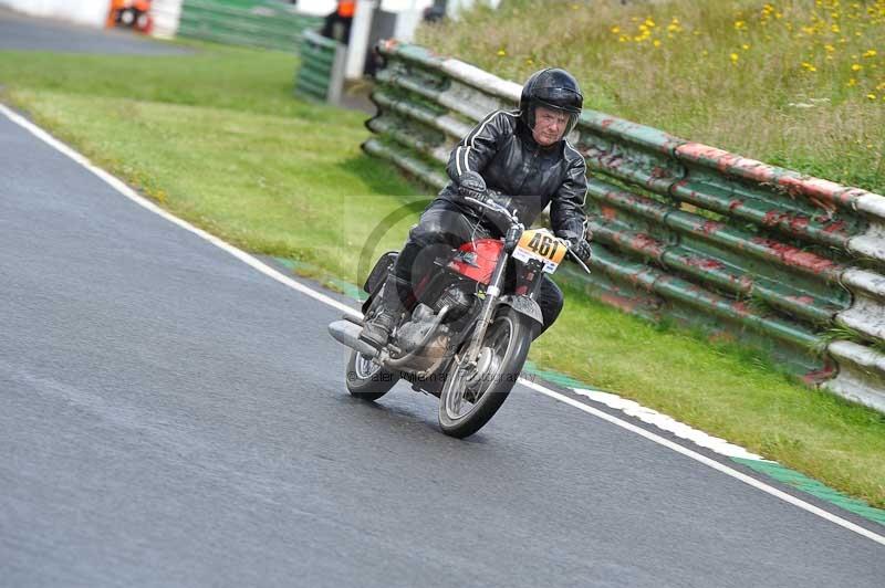 Mallory park Leicestershire;Mallory park photographs;Motorcycle action photographs;classic bikes;event digital images;eventdigitalimages;mallory park;no limits trackday;peter wileman photography;vintage bikes;vintage motorcycles;vmcc festival 1000 bikes