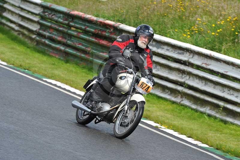 Mallory park Leicestershire;Mallory park photographs;Motorcycle action photographs;classic bikes;event digital images;eventdigitalimages;mallory park;no limits trackday;peter wileman photography;vintage bikes;vintage motorcycles;vmcc festival 1000 bikes