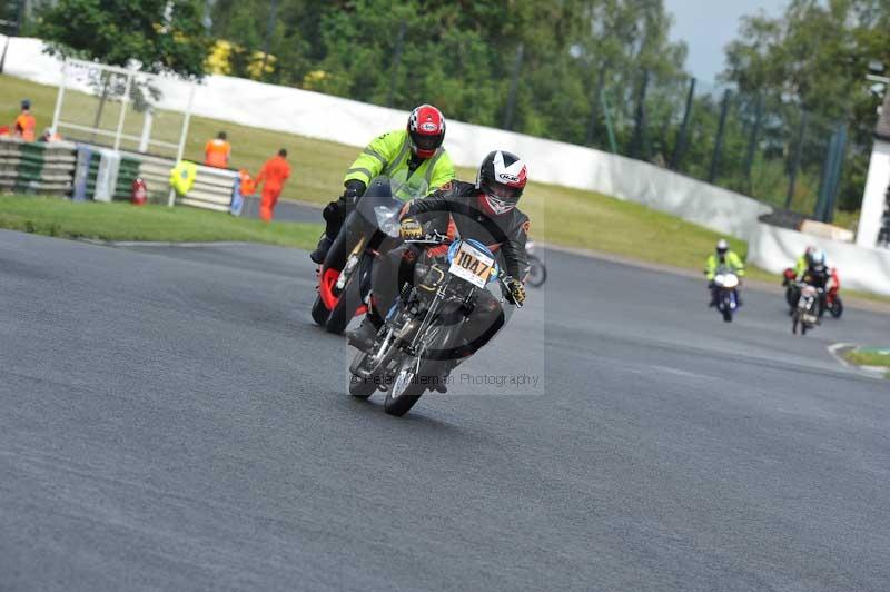 Mallory park Leicestershire;Mallory park photographs;Motorcycle action photographs;classic bikes;event digital images;eventdigitalimages;mallory park;no limits trackday;peter wileman photography;vintage bikes;vintage motorcycles;vmcc festival 1000 bikes