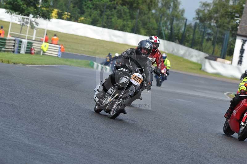 Mallory park Leicestershire;Mallory park photographs;Motorcycle action photographs;classic bikes;event digital images;eventdigitalimages;mallory park;no limits trackday;peter wileman photography;vintage bikes;vintage motorcycles;vmcc festival 1000 bikes