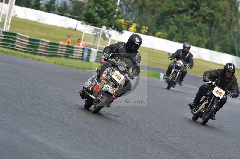 Mallory park Leicestershire;Mallory park photographs;Motorcycle action photographs;classic bikes;event digital images;eventdigitalimages;mallory park;no limits trackday;peter wileman photography;vintage bikes;vintage motorcycles;vmcc festival 1000 bikes