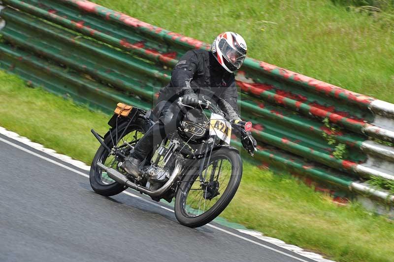 Mallory park Leicestershire;Mallory park photographs;Motorcycle action photographs;classic bikes;event digital images;eventdigitalimages;mallory park;no limits trackday;peter wileman photography;vintage bikes;vintage motorcycles;vmcc festival 1000 bikes