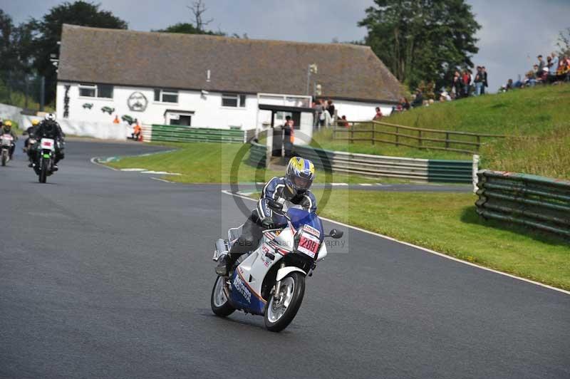 Mallory park Leicestershire;Mallory park photographs;Motorcycle action photographs;classic bikes;event digital images;eventdigitalimages;mallory park;no limits trackday;peter wileman photography;vintage bikes;vintage motorcycles;vmcc festival 1000 bikes