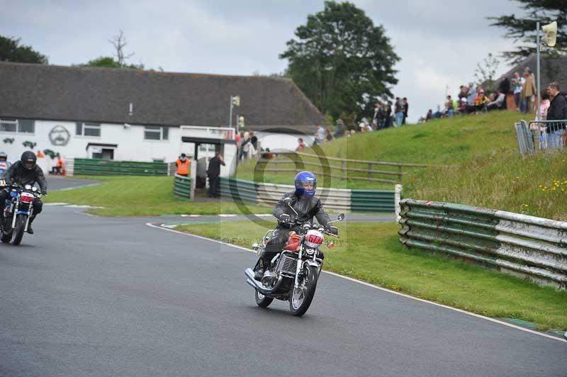 Mallory park Leicestershire;Mallory park photographs;Motorcycle action photographs;classic bikes;event digital images;eventdigitalimages;mallory park;no limits trackday;peter wileman photography;vintage bikes;vintage motorcycles;vmcc festival 1000 bikes