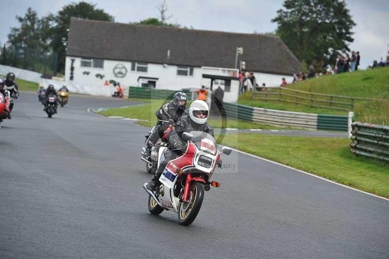 Mallory park Leicestershire;Mallory park photographs;Motorcycle action photographs;classic bikes;event digital images;eventdigitalimages;mallory park;no limits trackday;peter wileman photography;vintage bikes;vintage motorcycles;vmcc festival 1000 bikes