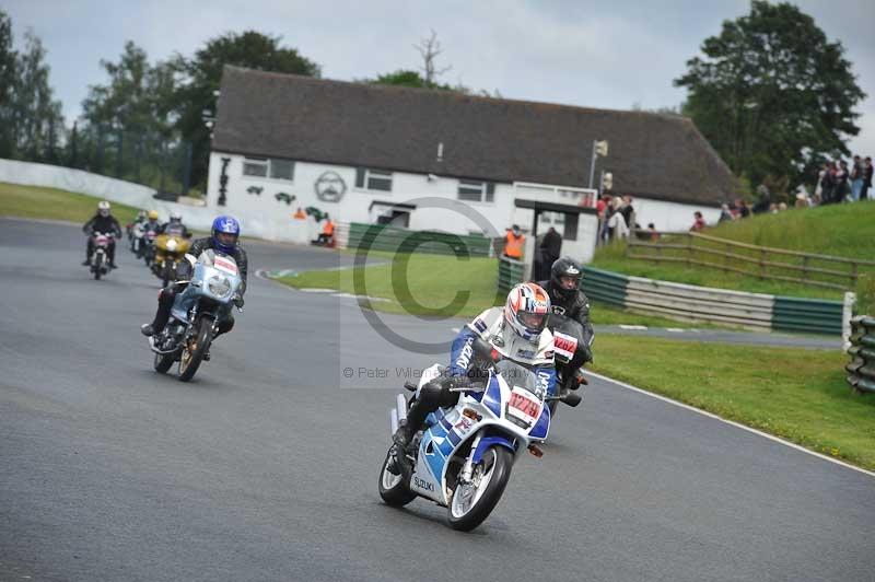 Mallory park Leicestershire;Mallory park photographs;Motorcycle action photographs;classic bikes;event digital images;eventdigitalimages;mallory park;no limits trackday;peter wileman photography;vintage bikes;vintage motorcycles;vmcc festival 1000 bikes