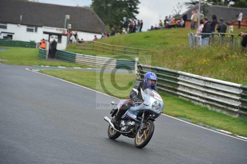 Mallory park Leicestershire;Mallory park photographs;Motorcycle action photographs;classic bikes;event digital images;eventdigitalimages;mallory park;no limits trackday;peter wileman photography;vintage bikes;vintage motorcycles;vmcc festival 1000 bikes