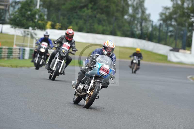 Mallory park Leicestershire;Mallory park photographs;Motorcycle action photographs;classic bikes;event digital images;eventdigitalimages;mallory park;no limits trackday;peter wileman photography;vintage bikes;vintage motorcycles;vmcc festival 1000 bikes