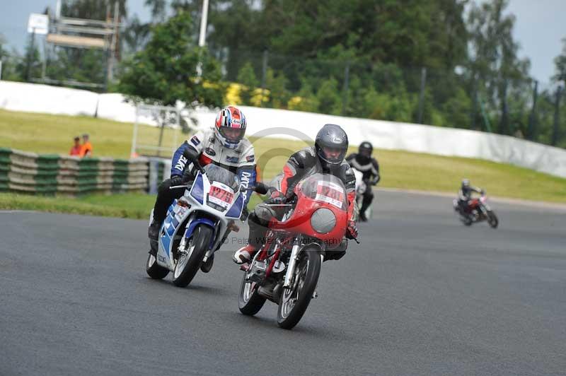 Mallory park Leicestershire;Mallory park photographs;Motorcycle action photographs;classic bikes;event digital images;eventdigitalimages;mallory park;no limits trackday;peter wileman photography;vintage bikes;vintage motorcycles;vmcc festival 1000 bikes