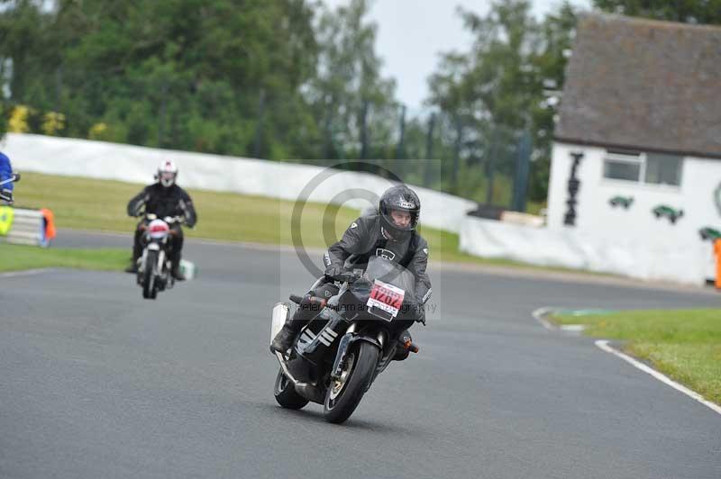 Mallory park Leicestershire;Mallory park photographs;Motorcycle action photographs;classic bikes;event digital images;eventdigitalimages;mallory park;no limits trackday;peter wileman photography;vintage bikes;vintage motorcycles;vmcc festival 1000 bikes