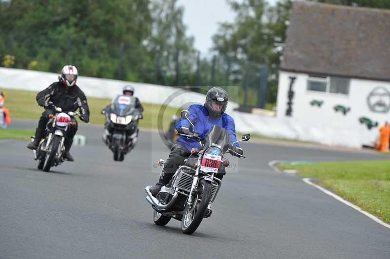 Mallory park Leicestershire;Mallory park photographs;Motorcycle action photographs;classic bikes;event digital images;eventdigitalimages;mallory park;no limits trackday;peter wileman photography;vintage bikes;vintage motorcycles;vmcc festival 1000 bikes