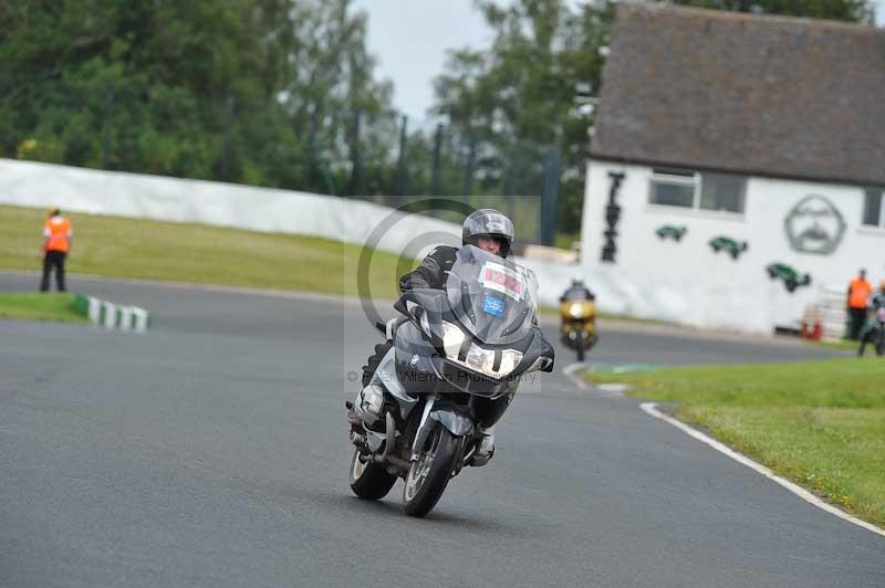 Mallory park Leicestershire;Mallory park photographs;Motorcycle action photographs;classic bikes;event digital images;eventdigitalimages;mallory park;no limits trackday;peter wileman photography;vintage bikes;vintage motorcycles;vmcc festival 1000 bikes