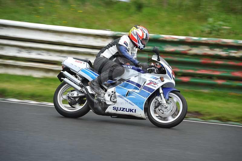 Mallory park Leicestershire;Mallory park photographs;Motorcycle action photographs;classic bikes;event digital images;eventdigitalimages;mallory park;no limits trackday;peter wileman photography;vintage bikes;vintage motorcycles;vmcc festival 1000 bikes