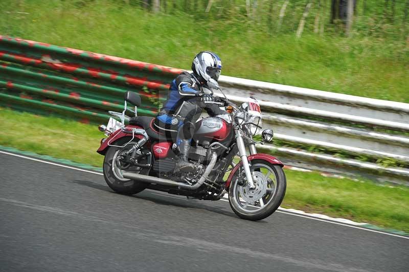 Mallory park Leicestershire;Mallory park photographs;Motorcycle action photographs;classic bikes;event digital images;eventdigitalimages;mallory park;no limits trackday;peter wileman photography;vintage bikes;vintage motorcycles;vmcc festival 1000 bikes