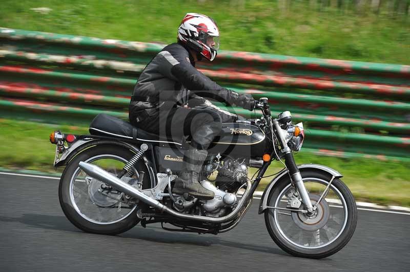 Mallory park Leicestershire;Mallory park photographs;Motorcycle action photographs;classic bikes;event digital images;eventdigitalimages;mallory park;no limits trackday;peter wileman photography;vintage bikes;vintage motorcycles;vmcc festival 1000 bikes