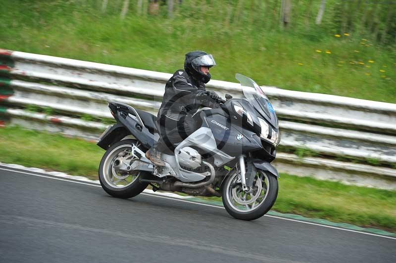 Mallory park Leicestershire;Mallory park photographs;Motorcycle action photographs;classic bikes;event digital images;eventdigitalimages;mallory park;no limits trackday;peter wileman photography;vintage bikes;vintage motorcycles;vmcc festival 1000 bikes