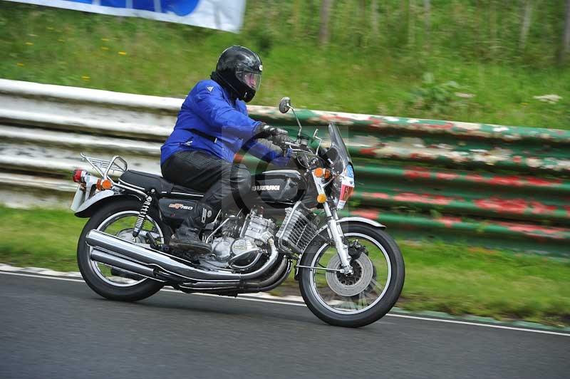 Mallory park Leicestershire;Mallory park photographs;Motorcycle action photographs;classic bikes;event digital images;eventdigitalimages;mallory park;no limits trackday;peter wileman photography;vintage bikes;vintage motorcycles;vmcc festival 1000 bikes