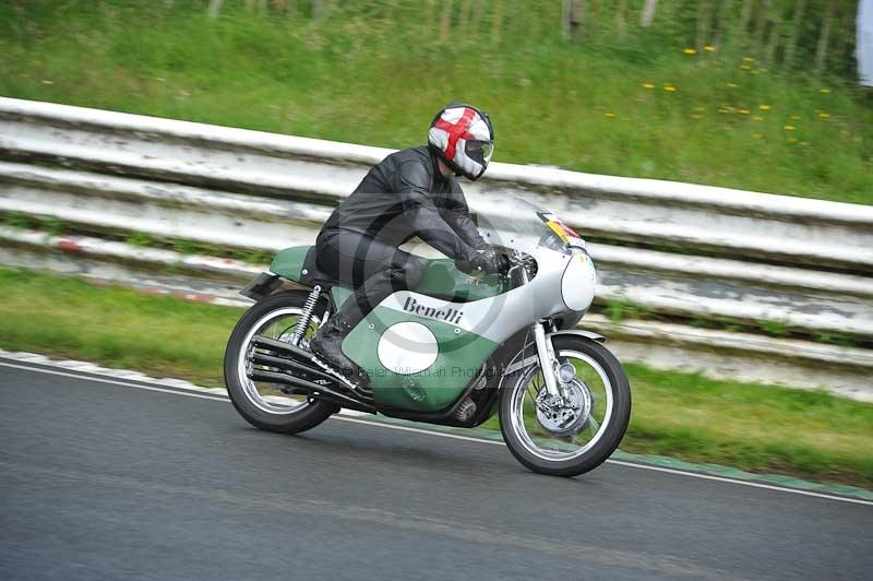 Mallory park Leicestershire;Mallory park photographs;Motorcycle action photographs;classic bikes;event digital images;eventdigitalimages;mallory park;no limits trackday;peter wileman photography;vintage bikes;vintage motorcycles;vmcc festival 1000 bikes