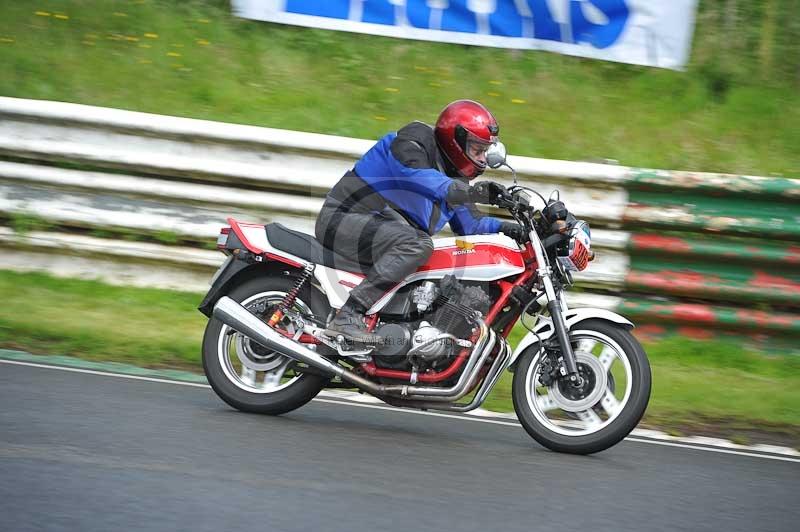 Mallory park Leicestershire;Mallory park photographs;Motorcycle action photographs;classic bikes;event digital images;eventdigitalimages;mallory park;no limits trackday;peter wileman photography;vintage bikes;vintage motorcycles;vmcc festival 1000 bikes