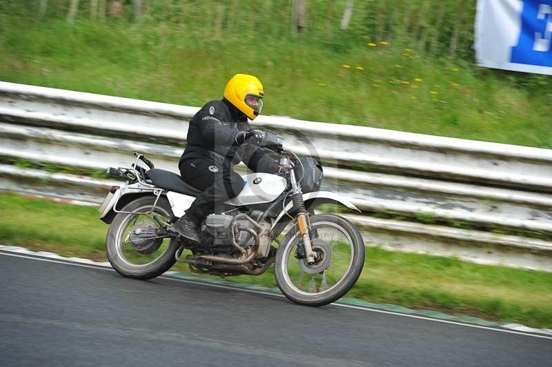 Mallory park Leicestershire;Mallory park photographs;Motorcycle action photographs;classic bikes;event digital images;eventdigitalimages;mallory park;no limits trackday;peter wileman photography;vintage bikes;vintage motorcycles;vmcc festival 1000 bikes