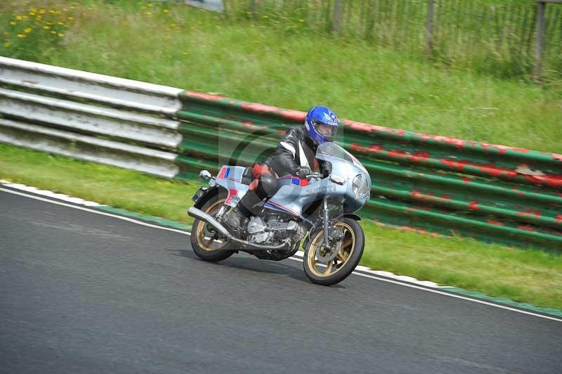 Mallory park Leicestershire;Mallory park photographs;Motorcycle action photographs;classic bikes;event digital images;eventdigitalimages;mallory park;no limits trackday;peter wileman photography;vintage bikes;vintage motorcycles;vmcc festival 1000 bikes