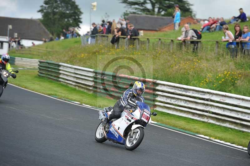 Mallory park Leicestershire;Mallory park photographs;Motorcycle action photographs;classic bikes;event digital images;eventdigitalimages;mallory park;no limits trackday;peter wileman photography;vintage bikes;vintage motorcycles;vmcc festival 1000 bikes