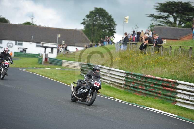 Mallory park Leicestershire;Mallory park photographs;Motorcycle action photographs;classic bikes;event digital images;eventdigitalimages;mallory park;no limits trackday;peter wileman photography;vintage bikes;vintage motorcycles;vmcc festival 1000 bikes